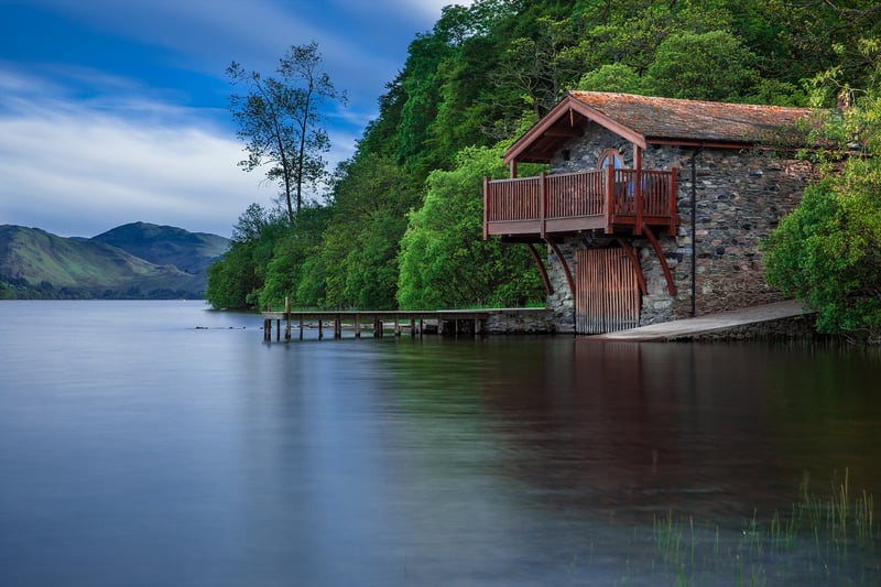 Tranquil Lakeside Cottage